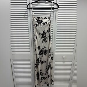(NWOT) Forever 21 Satin Floral Maxi Dress - Size L